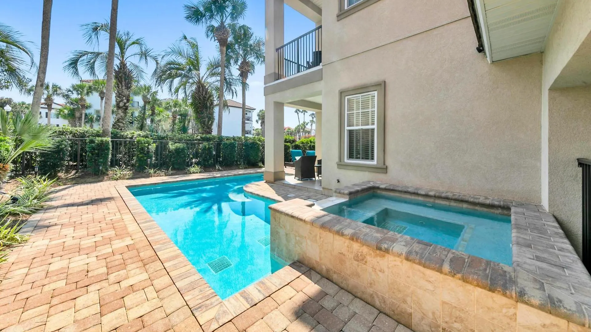 Villa Destiny 0*, Destin
